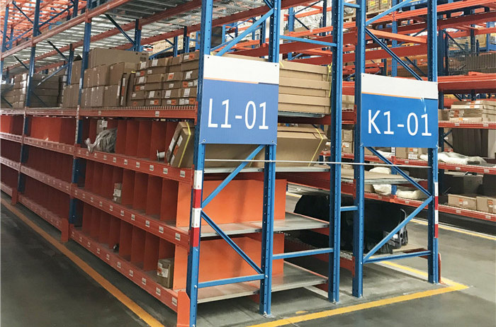 橫梁式貨架下層隔斷更利于產(chǎn)品分類
